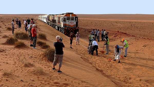 Train du desert - Sand schaufeln